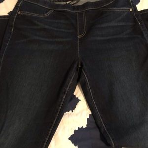 Vera Wang Skinny Jeggings. Size 12.